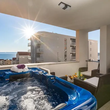 Luxury Sky With Sea View And Whirlpool Apartmán Makarská