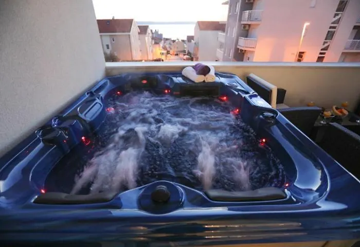 Luxury Sky With Sea View And Whirlpool Appartement *