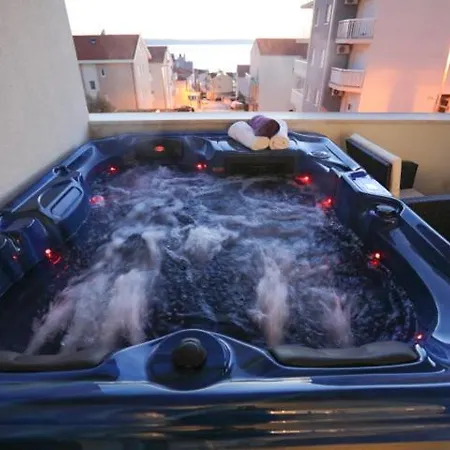 Luxury Sky With Sea View And Whirlpool Appartement *